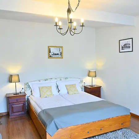 Klecherova House בית הארחה